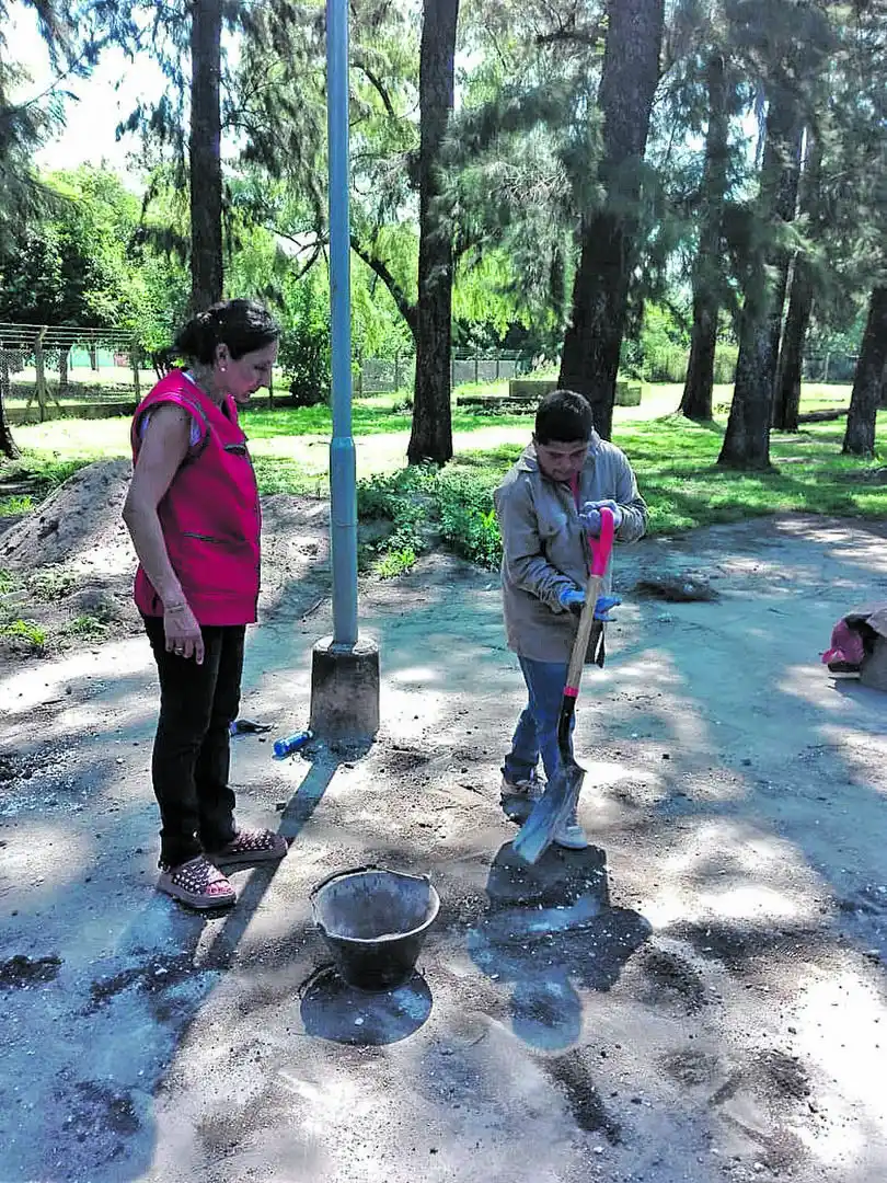 Escuelas solidarias: aprender ayudando a los demás