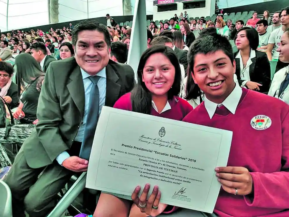 Escuelas solidarias: aprender ayudando a los demás
