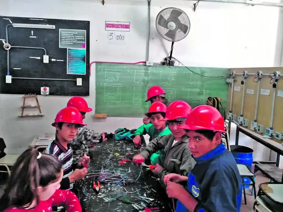 Escuelas solidarias: aprender ayudando a los demás