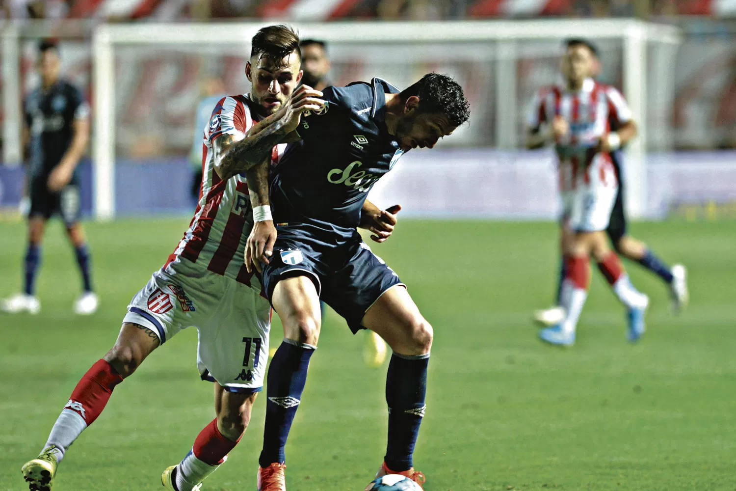 REVANCHA. Castellani, que jugó el mejor partido en Atlético, armó la jugada del gol que le dio el triunfo al “Decano”. 