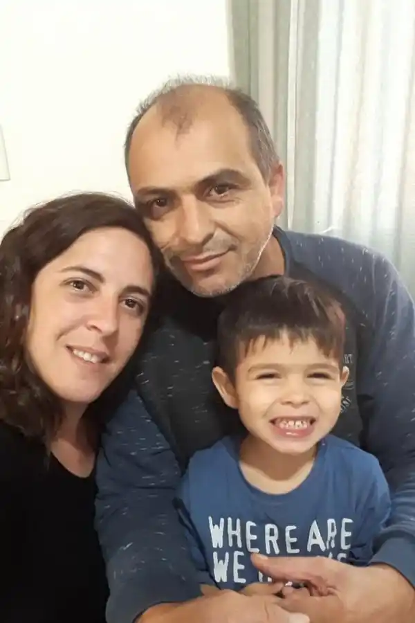 - El “Cota” posa con su esposa Joanna y su hijo Gino. LA GACETA / ARCHIVO.-