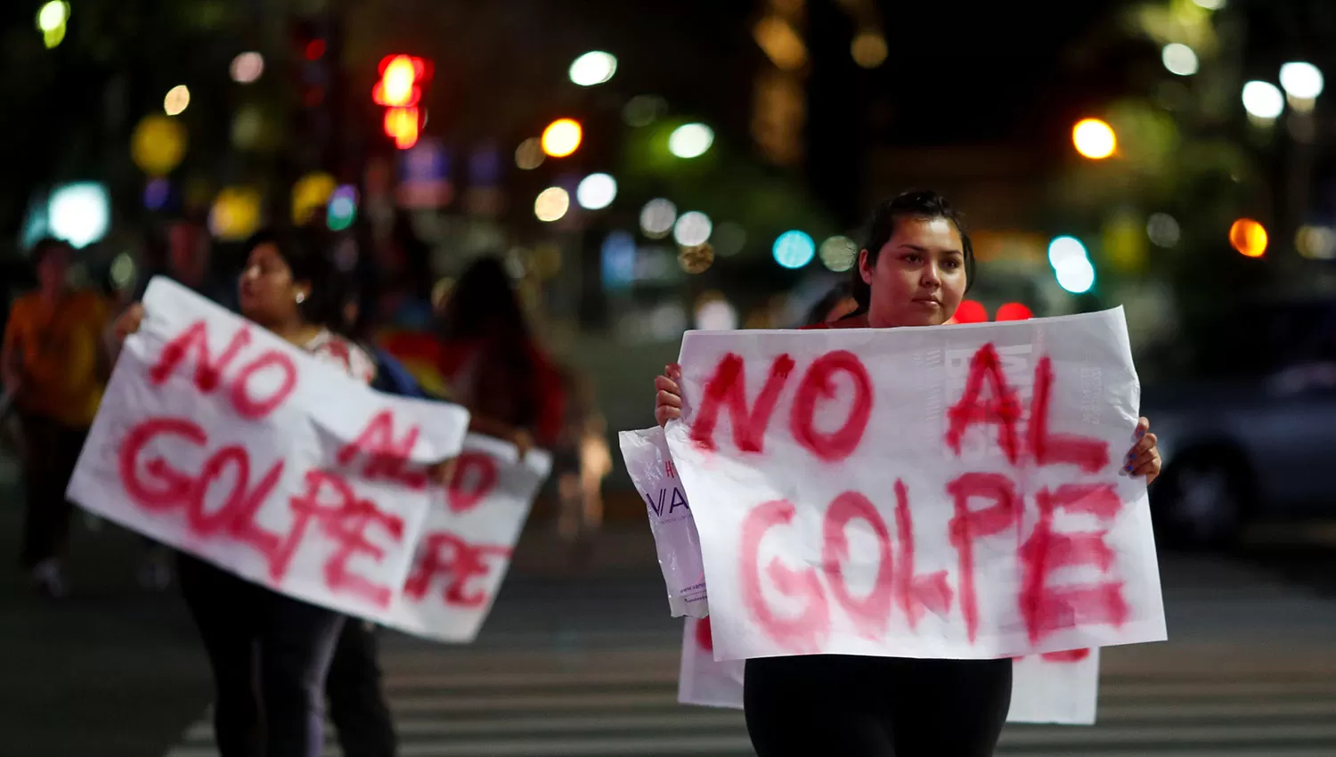 EN LAS CALLES. Los bolivianos residentes en Argentina protestaron por la situación que se vive en su país. REUTERS