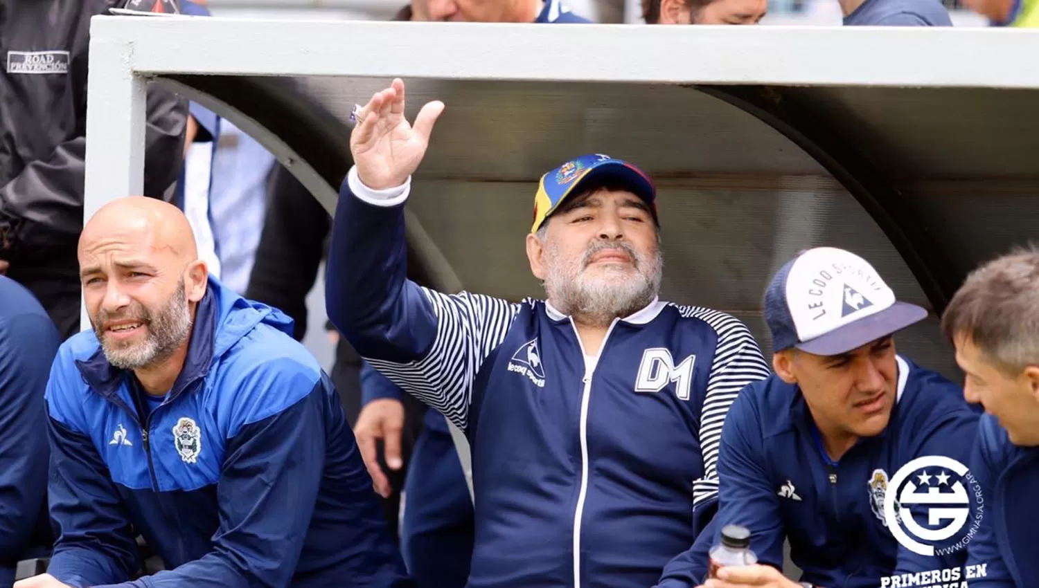 Maradona tiene un estrecho vínculo con Evo Morales. (FOTO TOMADA DE Twitter @gimnasiaoficial)