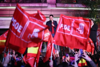 España: los socialistas vuelven a ganar, pero la ultraderecha se fortalece