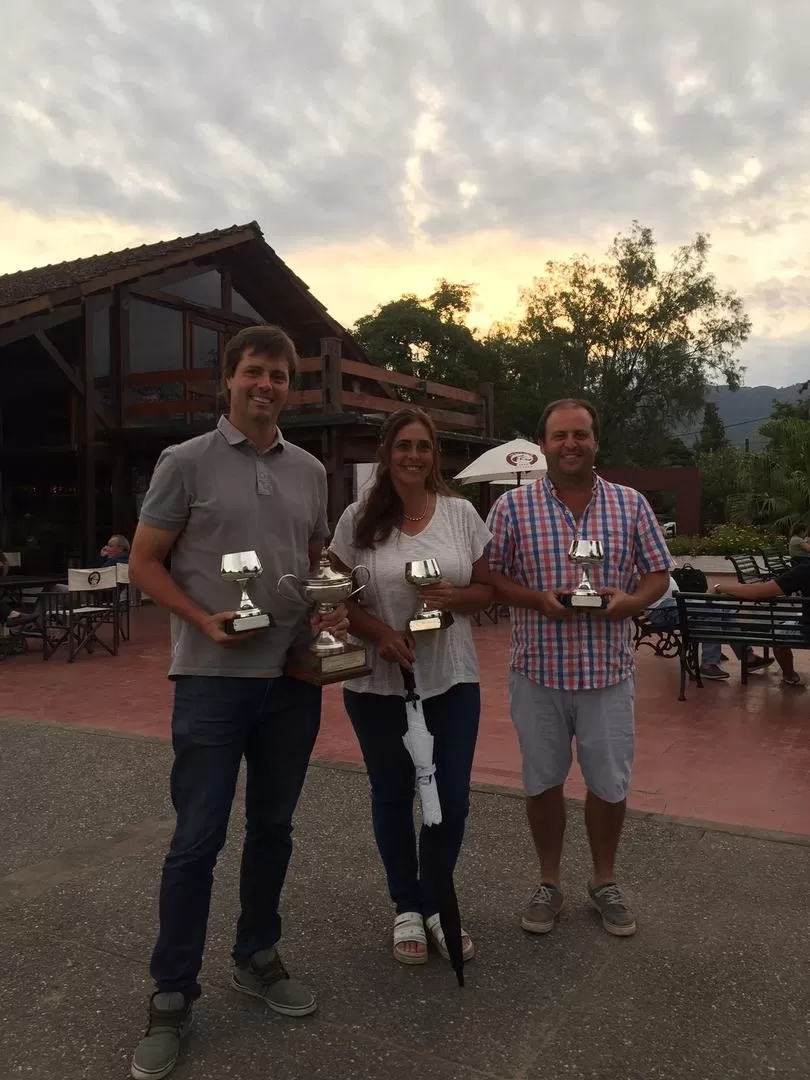 LOS MEJORES. Carlos Bruchmann, Lucía Leiro y Juan Pablo Nougués, triunfales. 