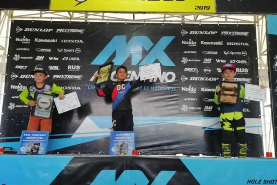  PREMIACIÓN. Villagra, en el primer puesto del podio correspondiente al título.  