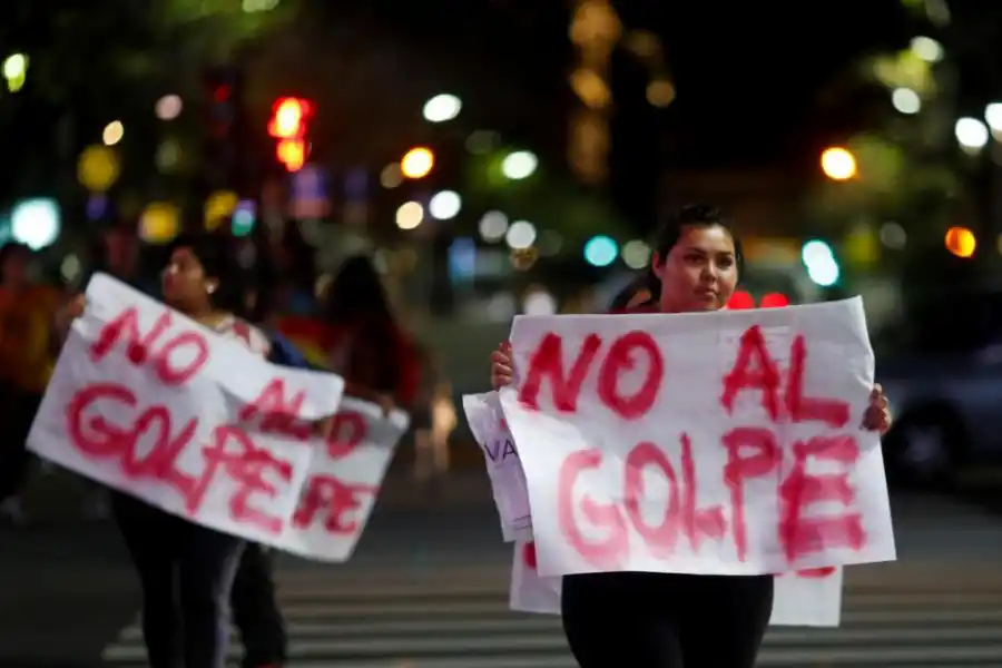 A FAVOR DE EVO. En Buenos Aires hubo una marcha en contra del golpe.