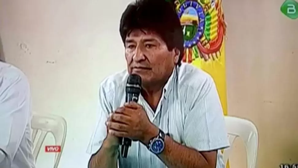 RENUNCIANTE. “Vamos a continuar con esta lucha”, advirtió ayer Evo Morales durante su renuncia televisada. 