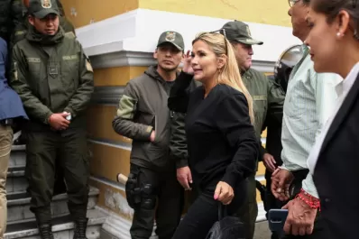 Una senadora de la oposición se postula para la presidencia