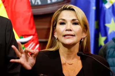 La senadora Jeanine Áñez asumió la Presidencia de Bolivia