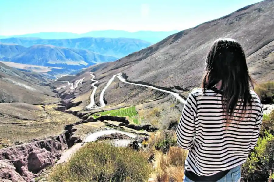 CUESTA DEL LIPÁN. La inmensa majestuosidad del precipicio y el camino que permite salvar las distancias