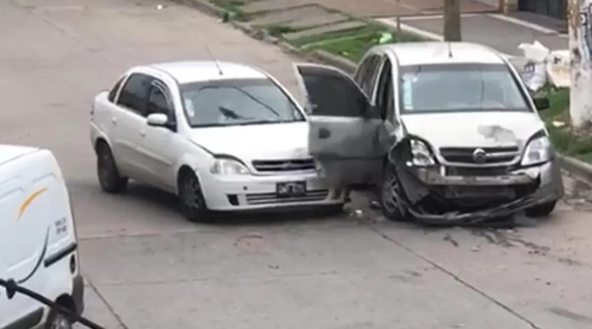 MÁXIMA TENSIÓN. En una imagen de video se observa cómo el acusado embiste el auto de la víctima. 