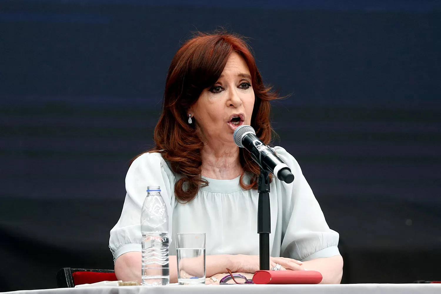 Ahora los presidentes se autoproclaman, no los eligen los pueblos, dijo Cristina Fernández