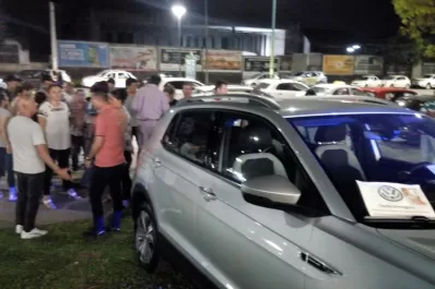 Planes de ahorro: ahorristas protestaron por los aumentos frente a una concesionaria
