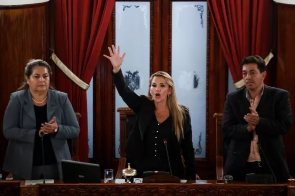Jeanine Áñez prometió elecciones en Bolivia