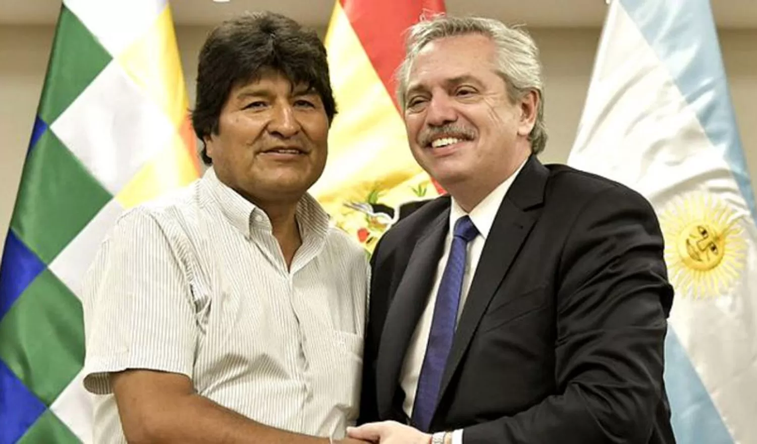 UN HONOR. Fernández le aseguró a Morales que podrá asilarse en Argentina.