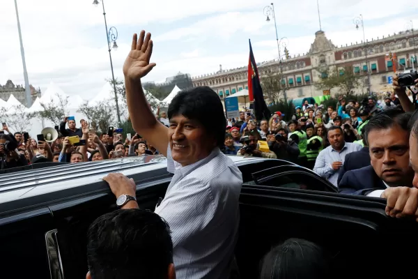 Desde México, Evo Morales inquieta a sus opositores en Bolivia