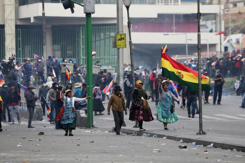 EN LA PAZ. Los enfrentamientos recrudecieron ayer en las calles bolivianas. reuters
