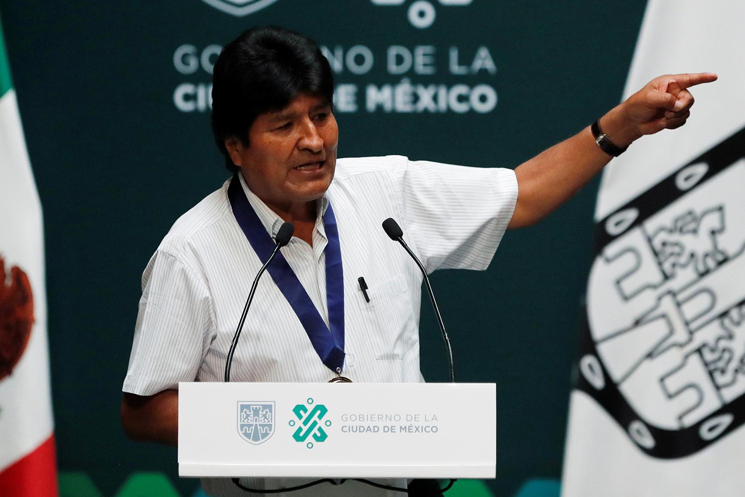 Evo Morales durante una conferencia de prensa que fue reprochada por sus opositores en Bolivia.