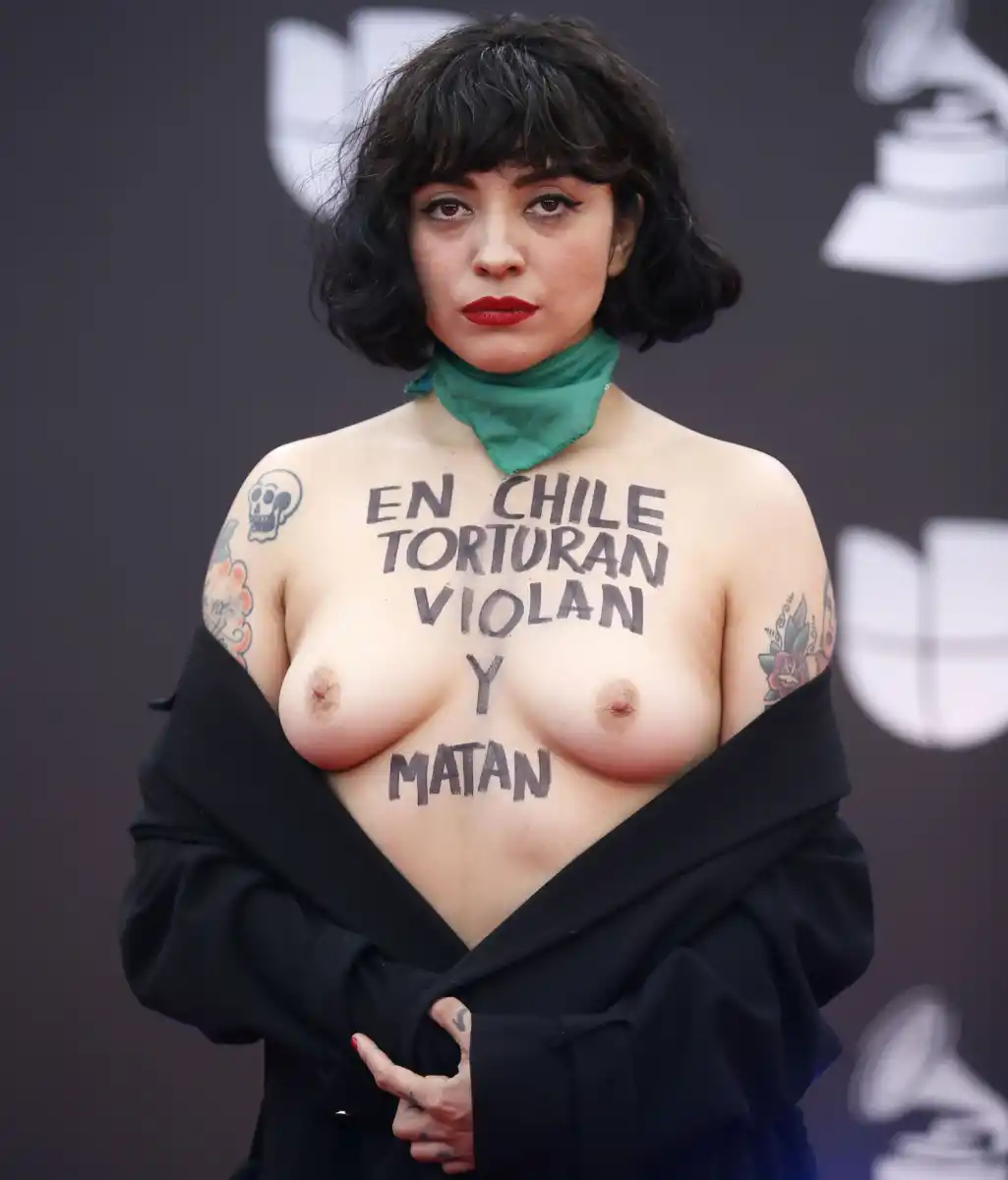 Mon Laferte en los Grammy Latino