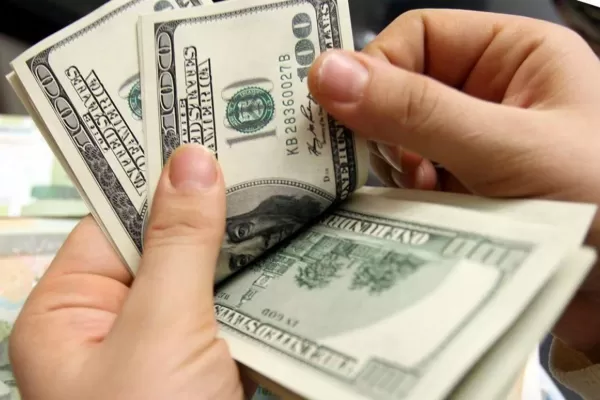 El dólar bajó a $ 62,93 y en la semana cayó 13 centavos