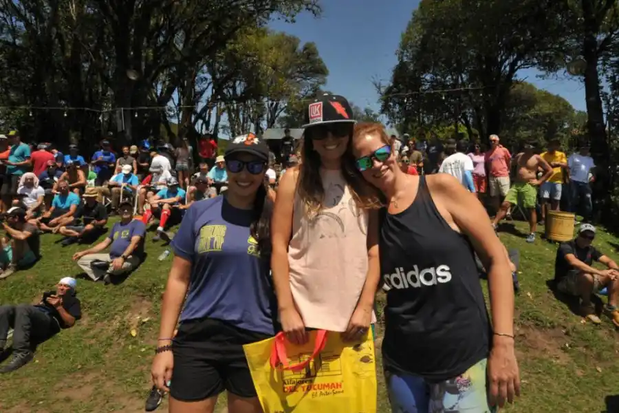 PODIO FEMENINO. La brasileña Marcella Uchoa, la polaca Klaudia Bulgakow y la húngara Adel Honti registraron las mejores marcas de mujeres el martes.  