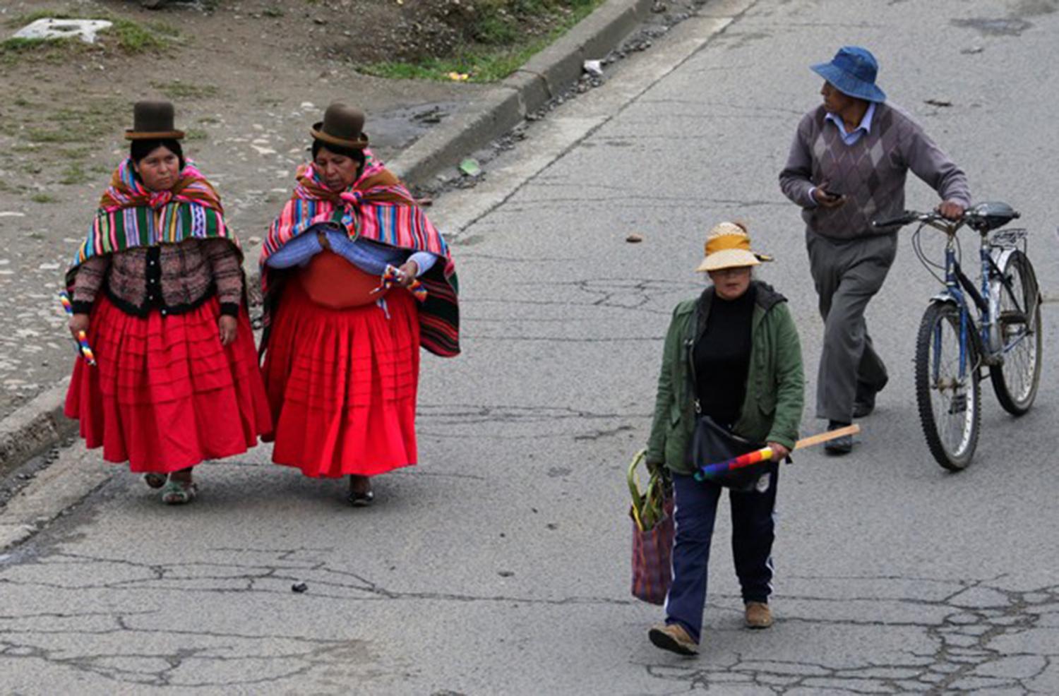 Cada día más personas del interior de Bolivia se suman a las protestas de La Paz.