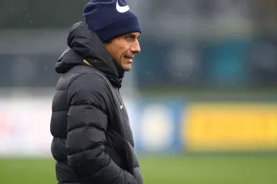El técnico del Inter, Antonio Conte, recibió una carta con una bala en su interior