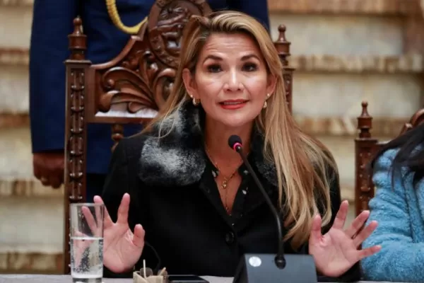 Añez no reconoce a las autoridades del Senado