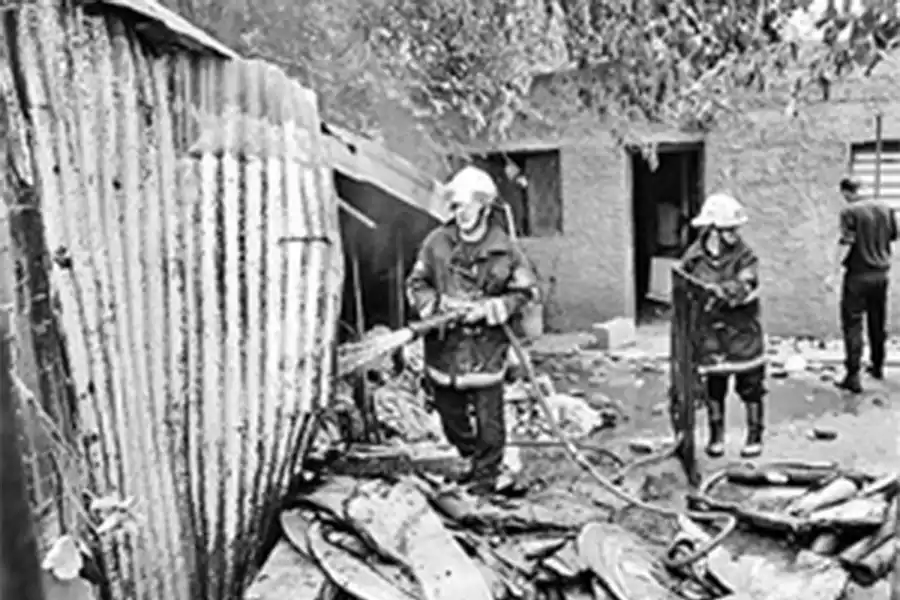 BARRIADA. Por el homicidio Walter Santana, los vecinos incendiaron varios 