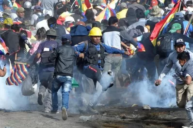 El MAS, entre la lucha a fondo en las calles y la supervivencia política