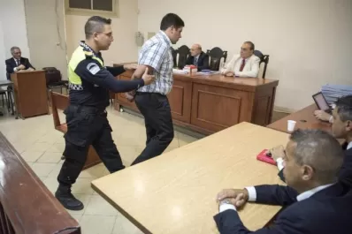 Cumple su pena en la ex Brigada y toma clases en Derecho