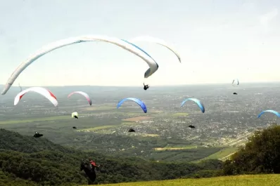 La Copa del Mundo de Parapente en Tucumán y el último show multicolor