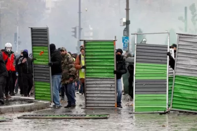 Desmanes y represión en las calles de París