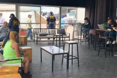 Prostitución VIP: detuvieron en boxes a una mujer en plena carrera de Turismo Carretera