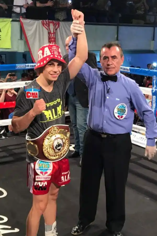 MANO ARRIBA. El invicto minimosca Gauto acumula 14 victorias y nueve fueron por nocaut.