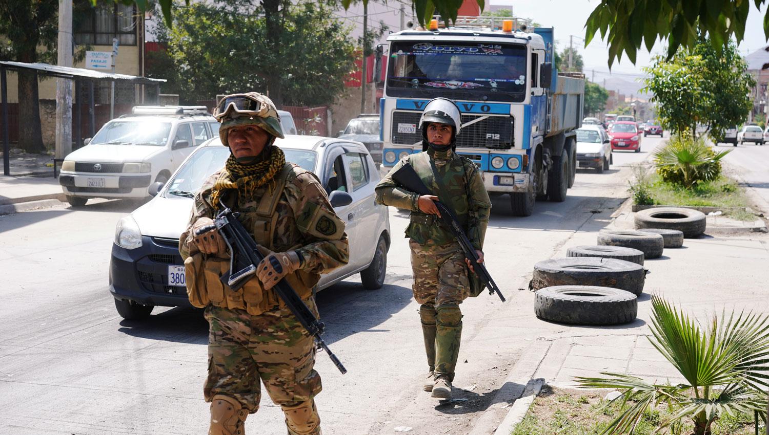 MILITARIZADA. Las principales ciudades bolivianas fueron copadas por integrantes de las fuerzas armadas.