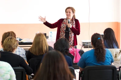 Cambia el rol del docente frente a los alumnos
