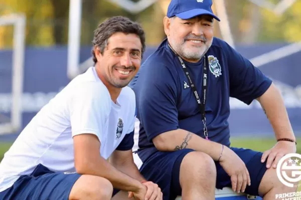 Diego Maradona dirigió la práctica, pero tomó la decisión de dejar Gimnasia