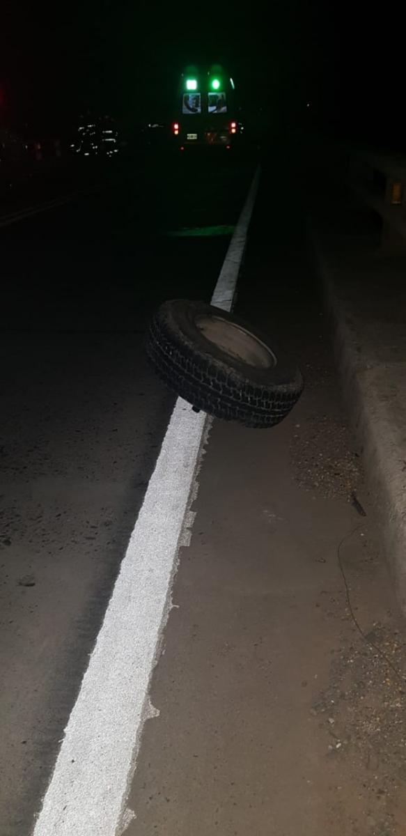La rueda que perdió la camioneta.