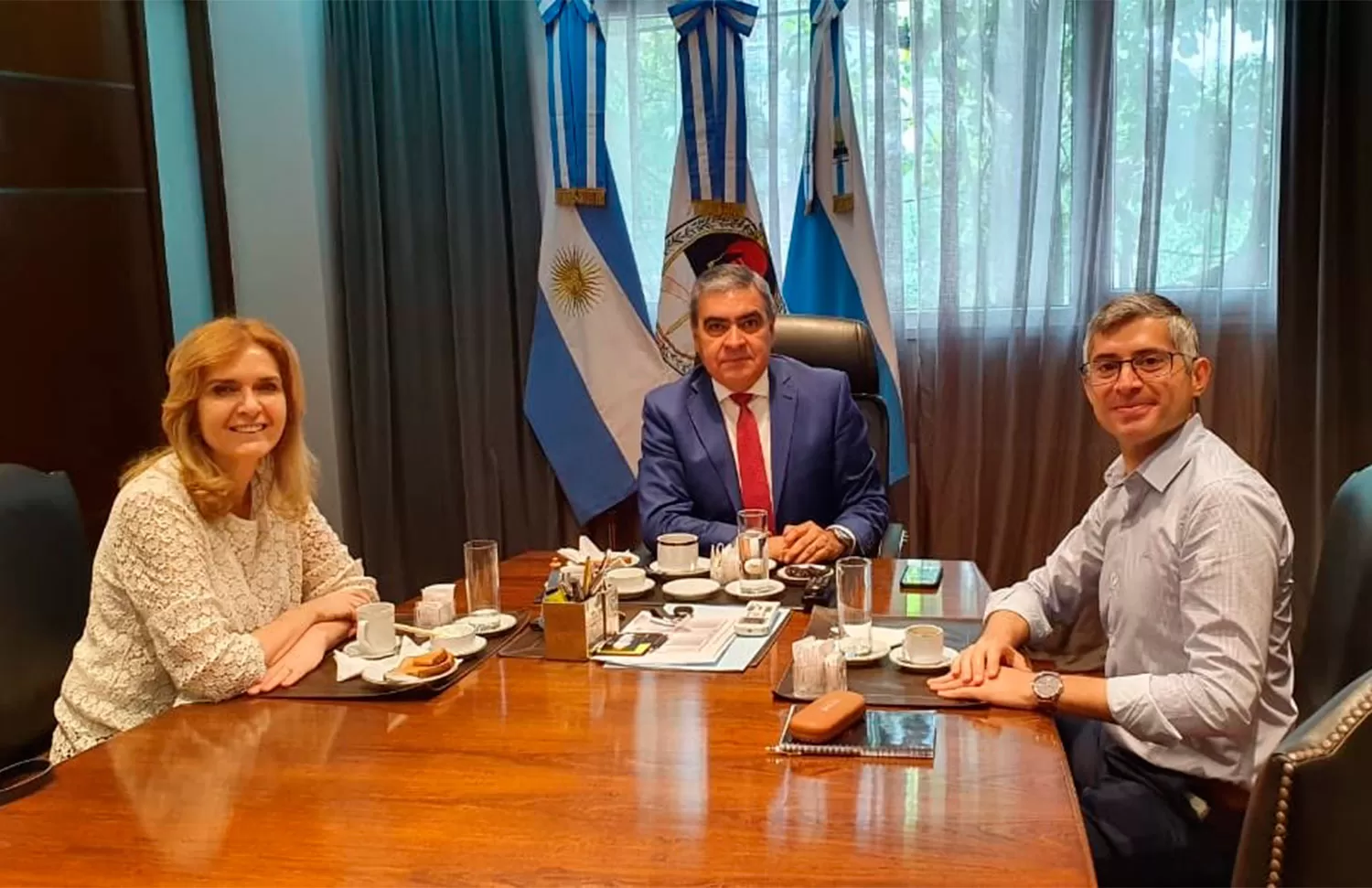 DESAYUNO. Esta mañana, Elías de Pérez se reunió con el intendente Germán Alfaro y con el legislador Canelada.