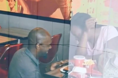 Se burlaron de su propuesta de matrimonio, se hizo viral y decenas de marcas le organizarán la fiesta