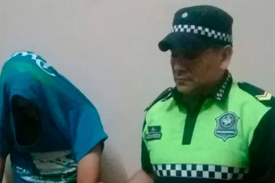 Golpearon a un hombre para robarle y en la huida se les cayó el celular: sus fotos los delataron