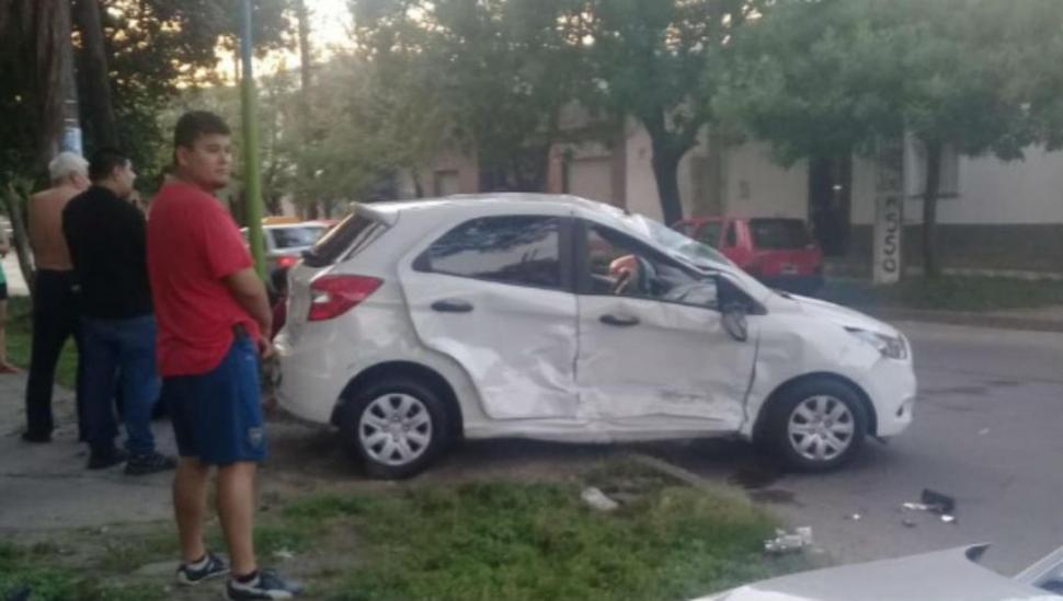  En la esquina de Pellegrini y General Paz se registró otro accidente entre dos vehículos. Una conductora fue asistida por lesiones.