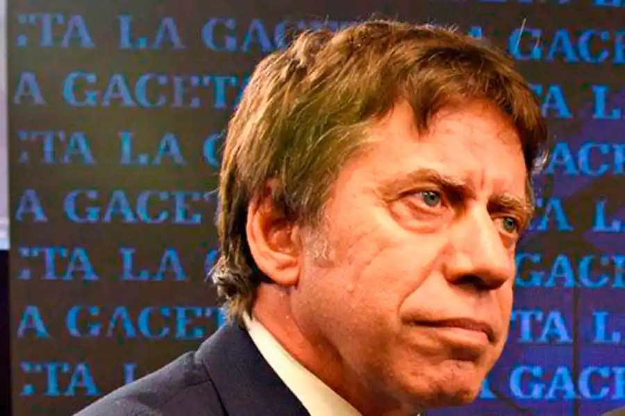 Bussi pide eliminar los gastos de telefonía y que no se usen vehículos oficiales