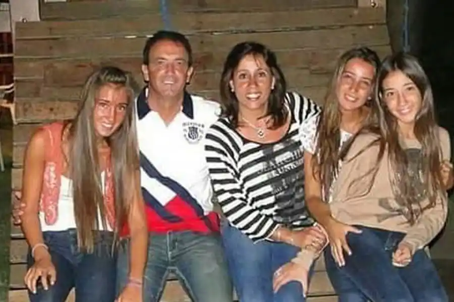 Fabián García junto a su familia