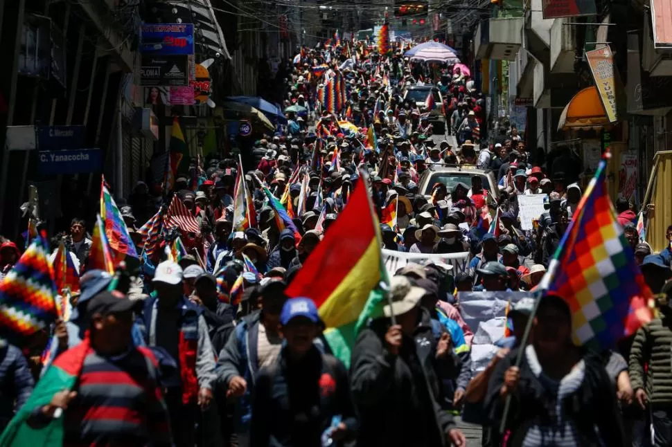 NUEVA MARCHA. Seguidores de Evo Morales volvieron a manifestarse en La Paz para reclamar el fin de lo que denuncian como golpe de Estado.  reuters