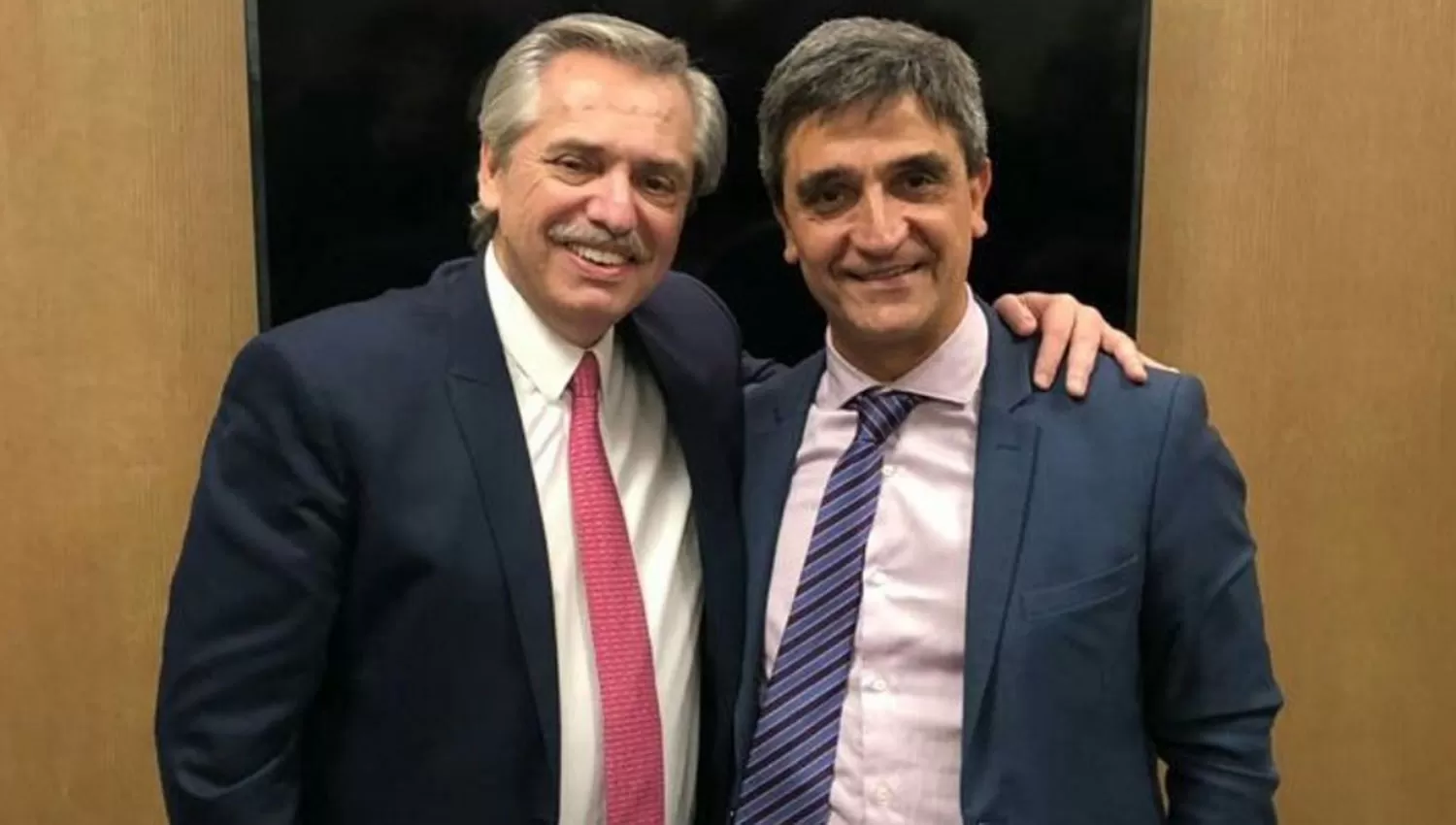Yedlin junto a Alberto Fernández, durante una de las visitas del Presidente electo a Tucumán. 