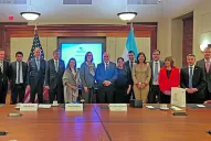 Manzur busca inversores y alianzas comerciales