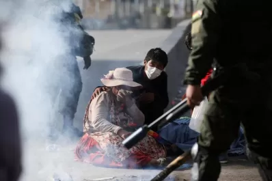 Entre fusiles y gases en Bolivia